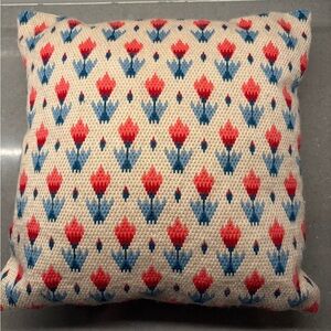 🧵 13” Square Throw Pillow – Cross Stitch Tulip Design 🌷💗💙
